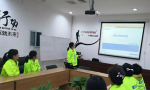 服務(wù)于心，管理于人——安徽淮南店職場禮儀與服務(wù)管理培訓(xùn) 